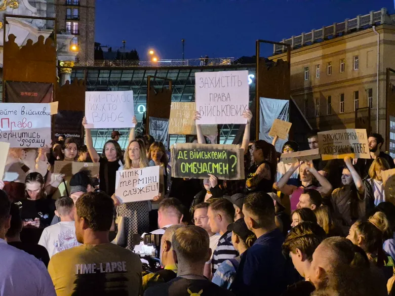 У Києві протестують проти законопроєкту, що посилює покарання для військових за самовільне залишення частини