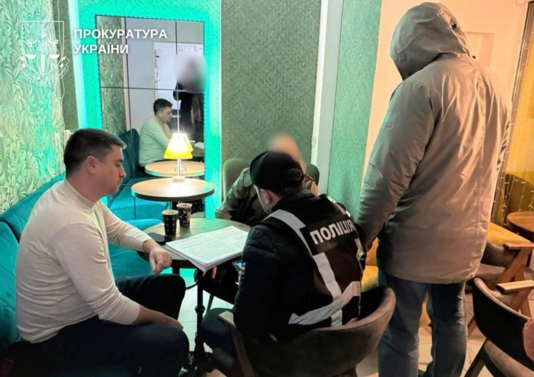 Прокуратура: Американскому добровольцу ВСУ обещали изготовить