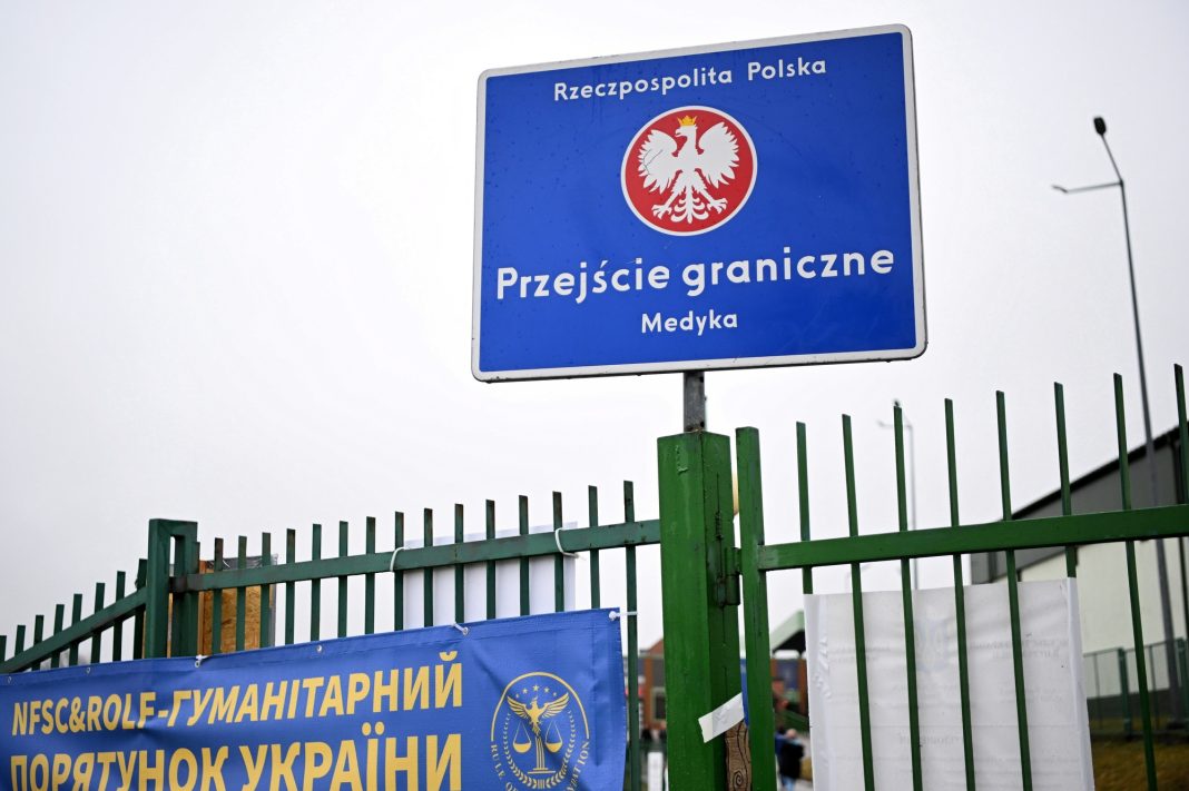 В Украину вернулось 50 граждан, депортированных из США.