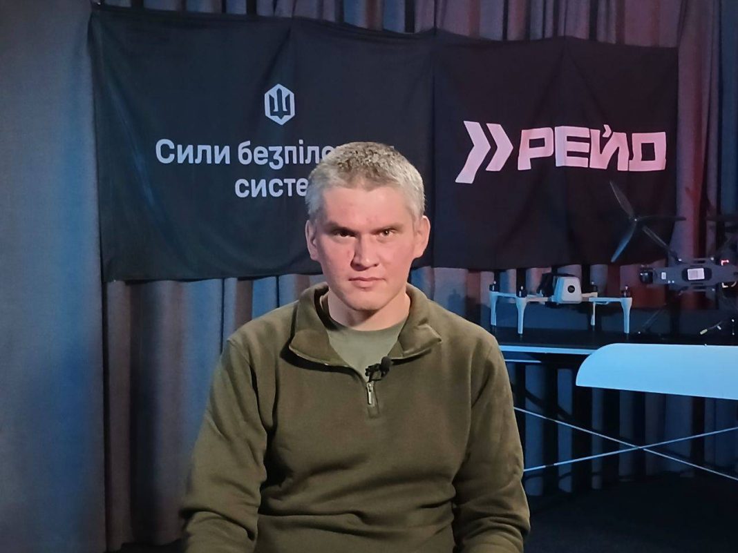 Російські танки вразливі до дронів, але окупанти не здатні вигадати нічого кращого за