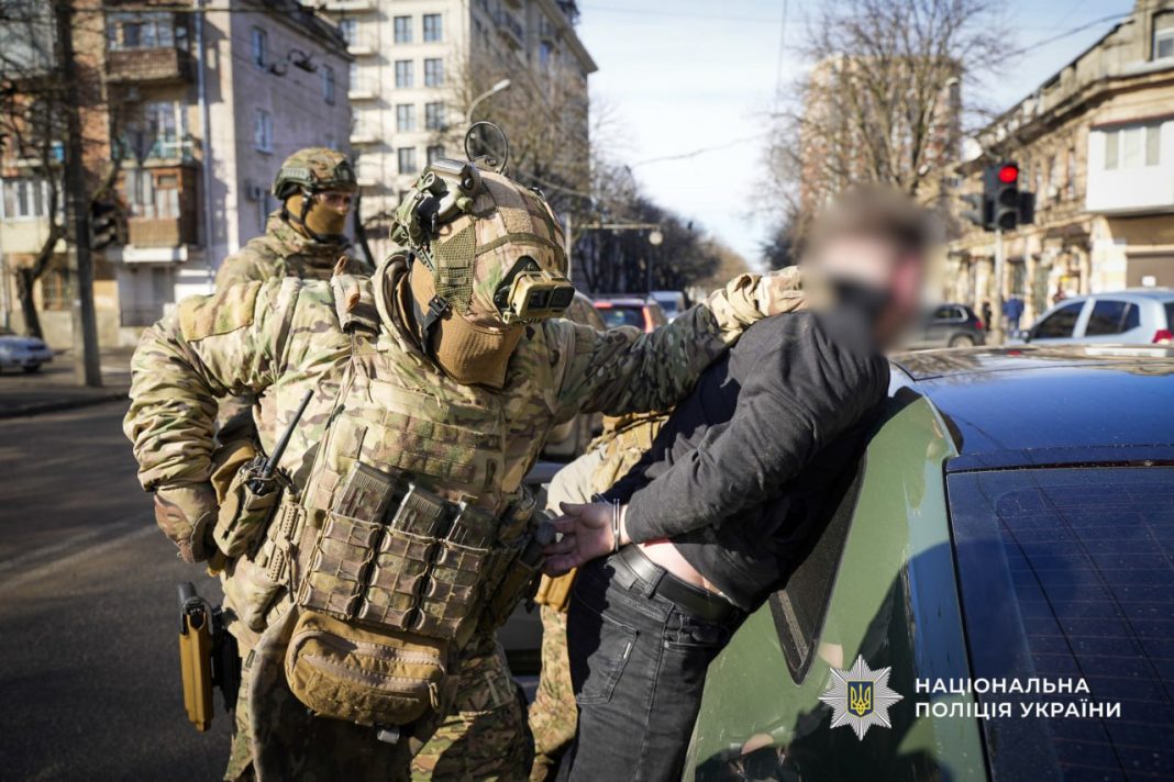 In Odesa, a public organization is suspected of trading “protection” from mobilization: video of the detention.