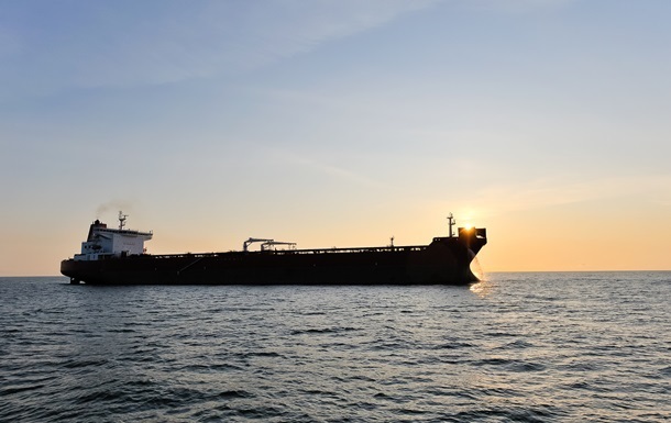 Oil prices began to decrease for the first time in six days.