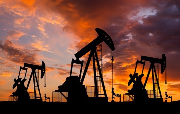 Цена на нефть продолжает снижаться.