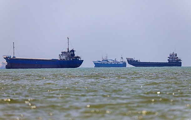 A fleet of ten Japan-related vessels is leaving the Strait of Hormuz.