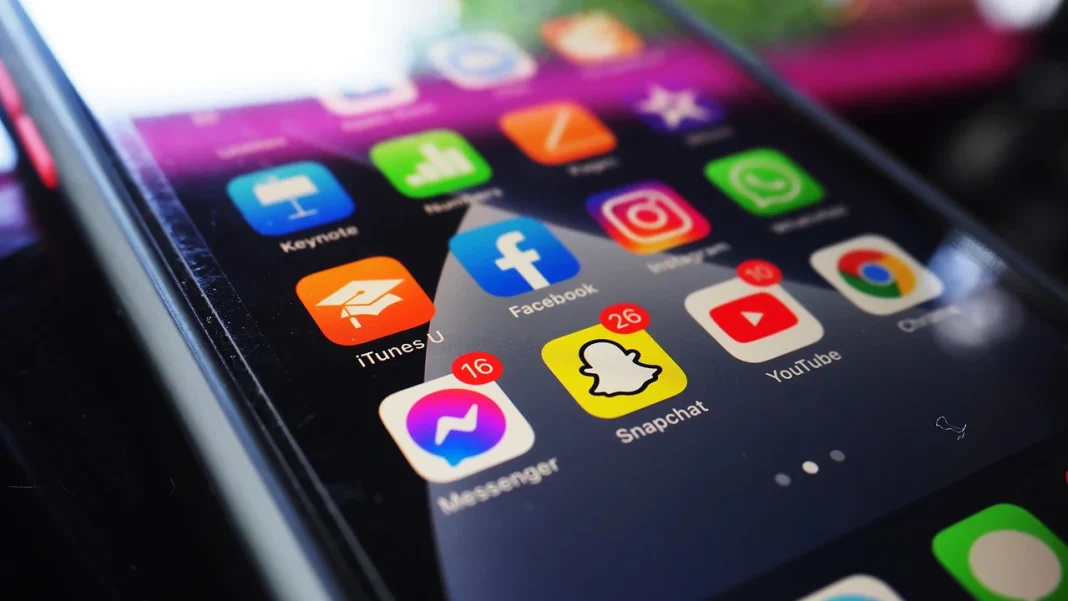 An American court allowed the consideration of thousands of lawsuits against Meta, Google, TikTok, and Snapchat regarding social media addiction.