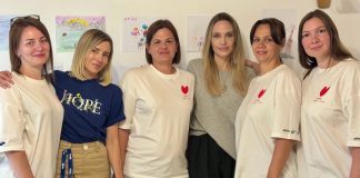 Анджелина Джоли рассказала о визите в Харьков, который почти ежедневно обстреливают анджелина джоли харьков