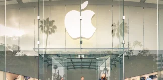 Apple closes trading with a market capitalization above $5 trillion for the first time apple trillion market cap