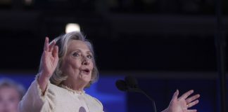 Клинтон предположила, что у Путина может быть компромат на Трампа клинтон путин трамп