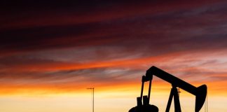 Oil prices fall amid supply risks due to Iran iran oil supplies